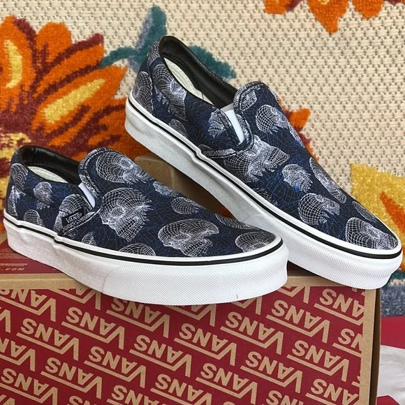 Vans Classic Slip-On
(Wireframe Skulls) Black/Trwht 
VNOA33TB9IB
WMNS sneakers - Picture 5 of 16